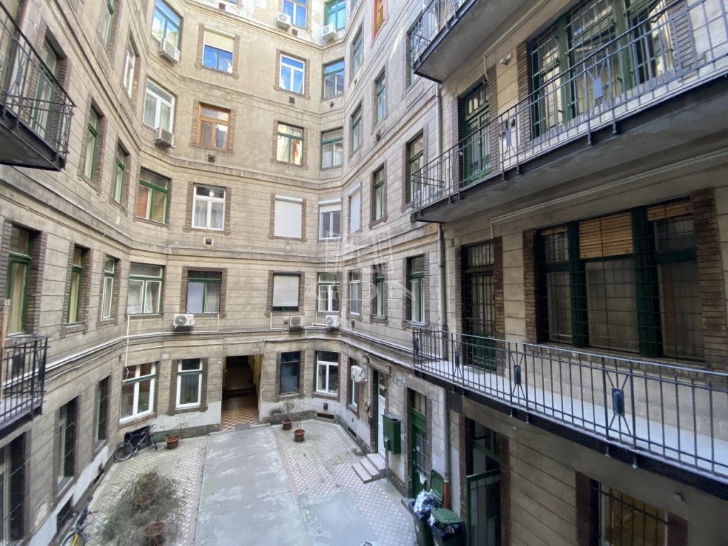 Eladó téglalakás, Budapest VIII. kerület, Palotanegyed, Baross utca