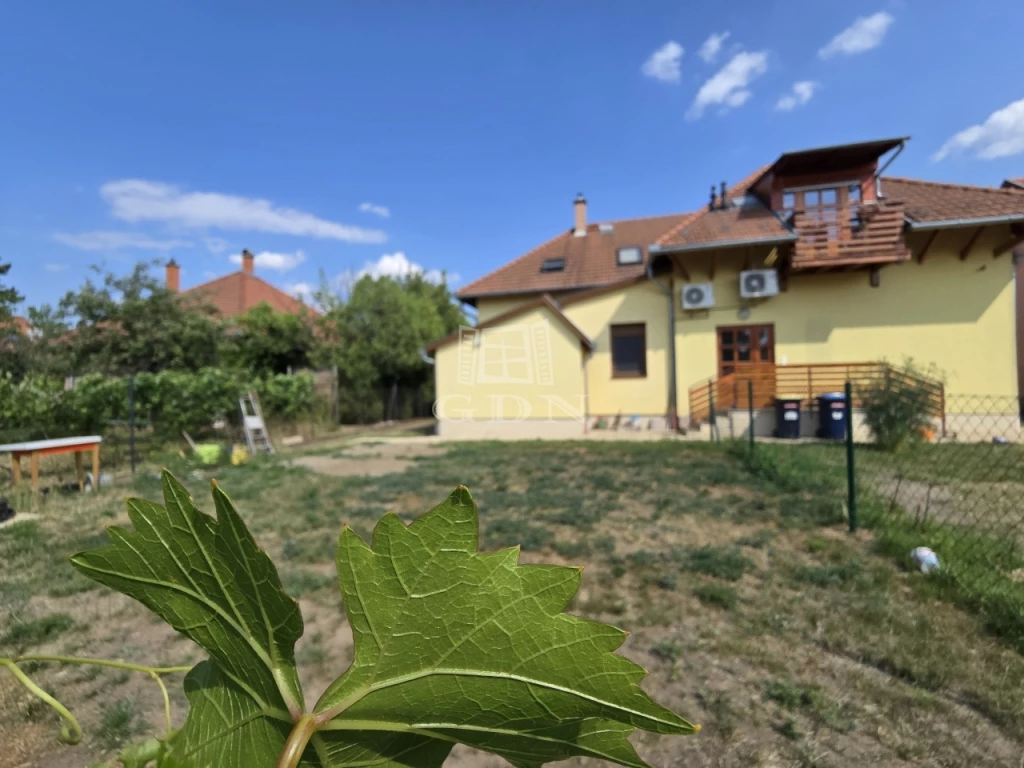 Eladó házrész, Budapest XVII. kerület, Akadémia-Újtelep, Felújított 4 szobás házrész