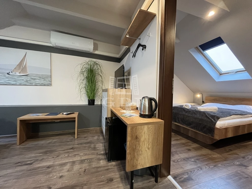 Eladó hotel, panzió, Siófok, Belváros, A Víztoronynál, mindenhez közel