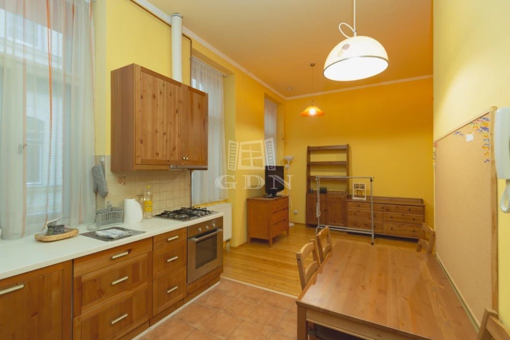 For sale brick flat, Budapest VI. kerület, Nagykörúton kívüli terület, Csengery utca