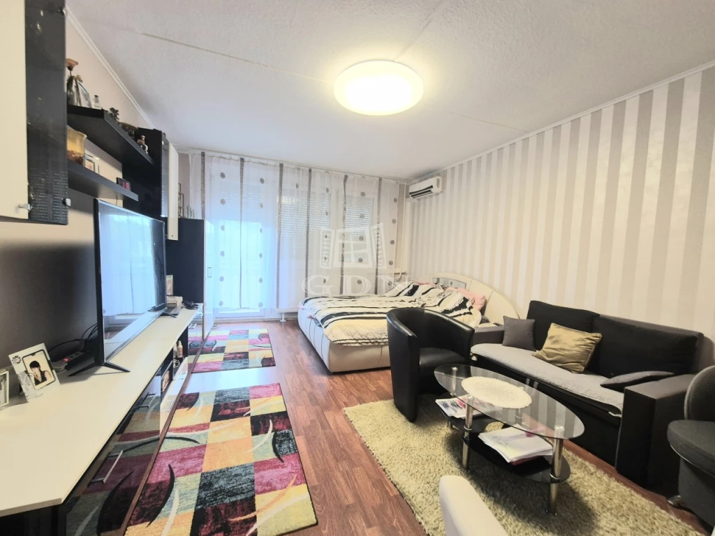 For sale panel flat, Budapest XXI. kerület, Hiánytalan ellátottság