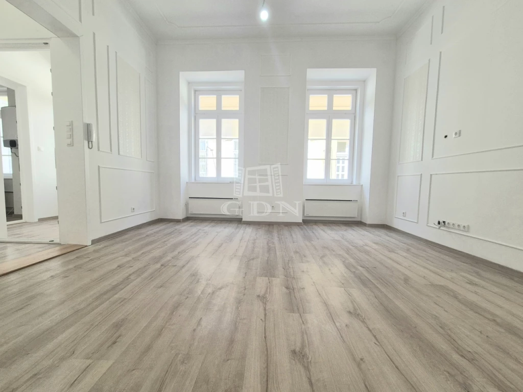 For sale brick flat, Budapest V. kerület, Október 6. utca