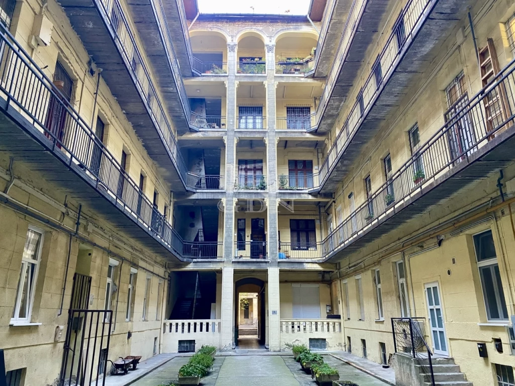 Eladó téglalakás, Budapest VII. kerület, Nagykörúton kívüli terület, Damjanich utca