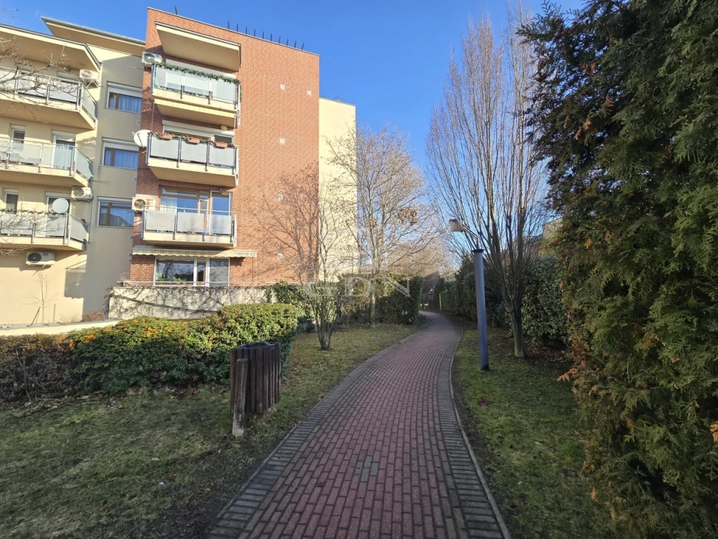 Eladó téglalakás, Budapest IV. kerület, Juharliget lakópark, Lakás a Juharliget lakóparkban