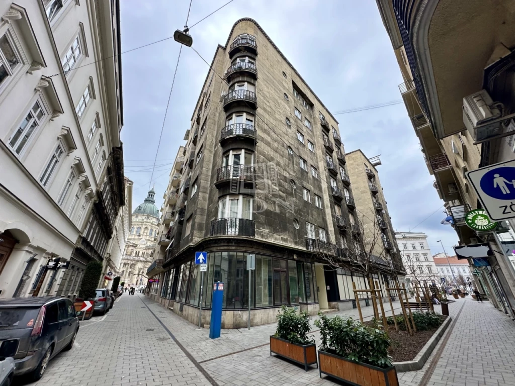 For rent brick flat, Budapest VI. kerület, Nagykörúton belüli terület, Bajcsy-Zsilinszky köz