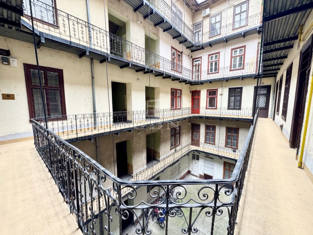 Eladó téglalakás, Budapest II. kerület, Rózsadomb, Rózsadomb lábánál!