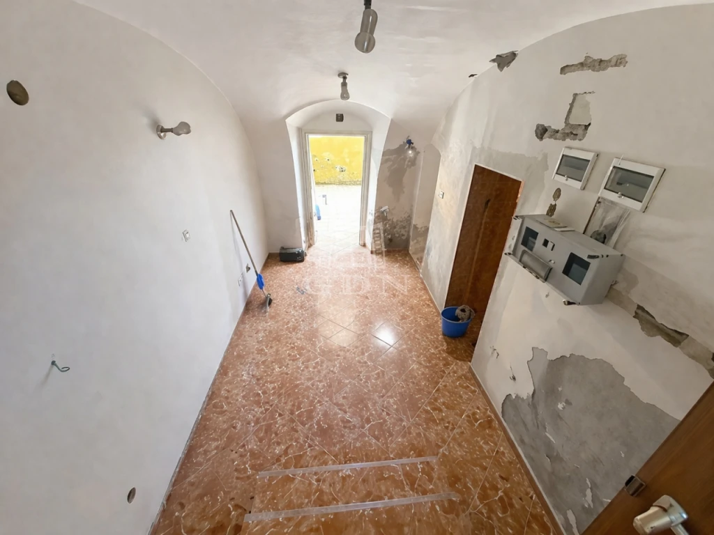 c3-1-name c2-69-name, Budapest VIII. kerület, Józsefváros, Keleti Pályaudvar mellett