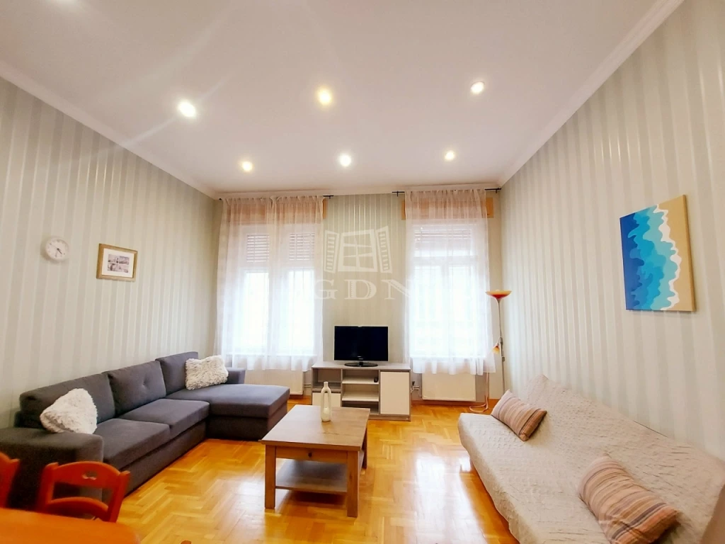 c3-2-name c2-19-name, Budapest VI. kerület, Nagykörúton kívüli terület, Nagymező utca