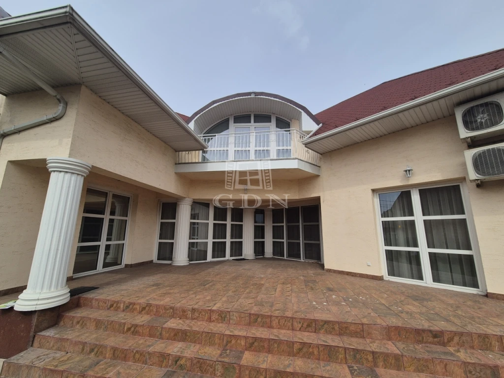 c3-1-name c2-1-name, Budapest XVIII. kerület, kertvárosi környezetben