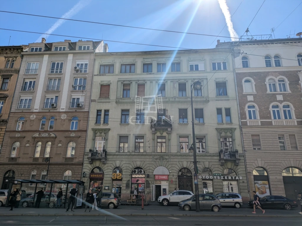 Eladó téglalakás, Budapest VIII. kerület, Corvin negyed, Harminckettesek tere
