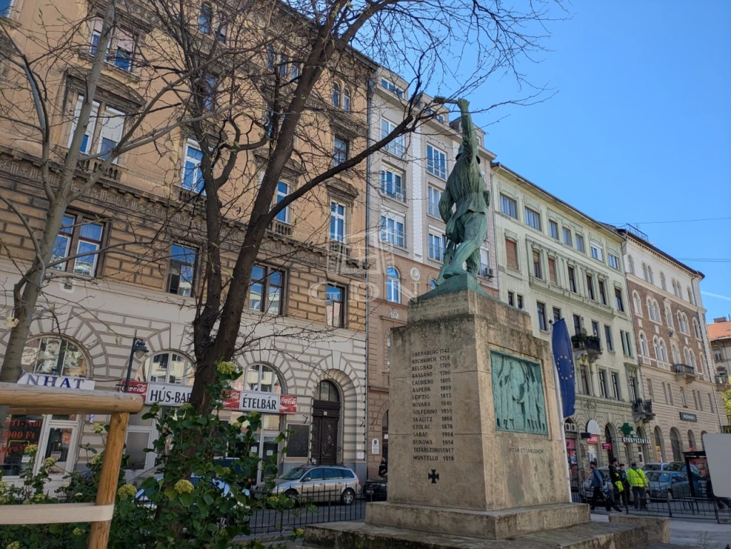 Eladó téglalakás, Budapest VIII. kerület, Corvin negyed, Harminckettesek tere