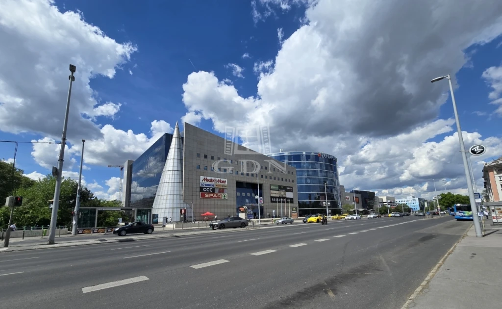 Eladó téglalakás, Budapest XIII. kerület, Angyalföld, Duna Plázánál felújított lakás