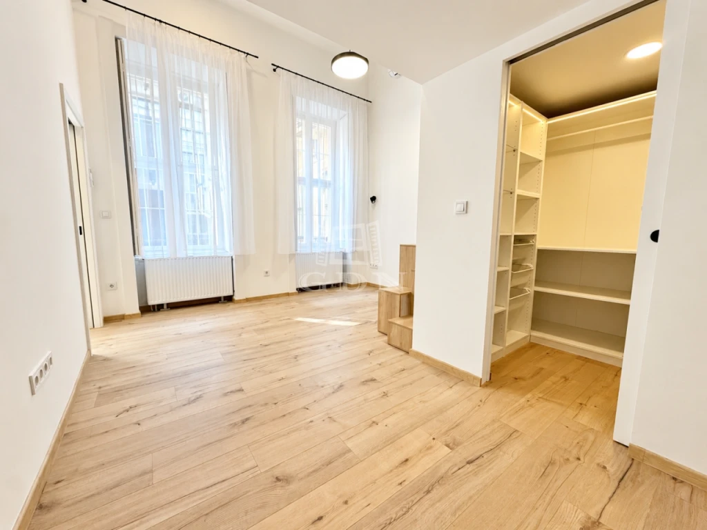 Kiadó téglalakás, Budapest V. kerület, Belváros, Vámház körút