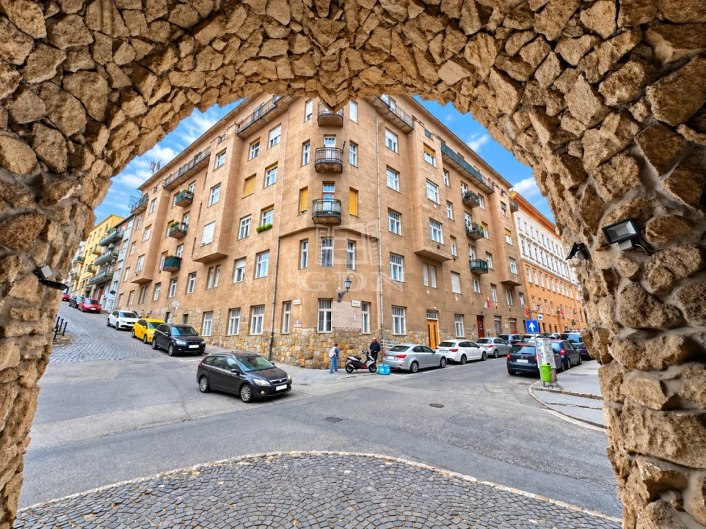 Eladó téglalakás, Budapest I. kerület, Víziváros I. ker., Batthyány utca