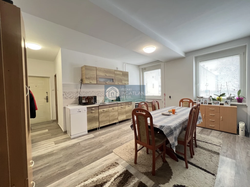 Eladó Lakás, Kazincbarcika Építők útja 25.900.000 Ft