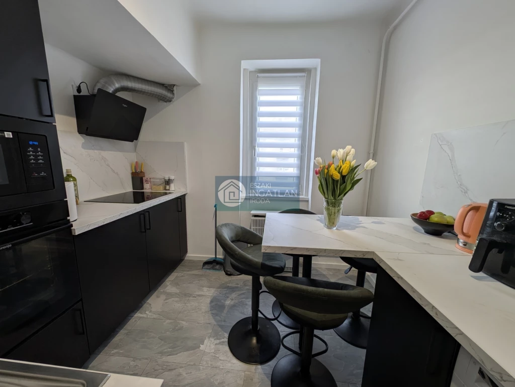 Eladó Lakás, Kazincbarcika Béke tér 26.900.000 Ft