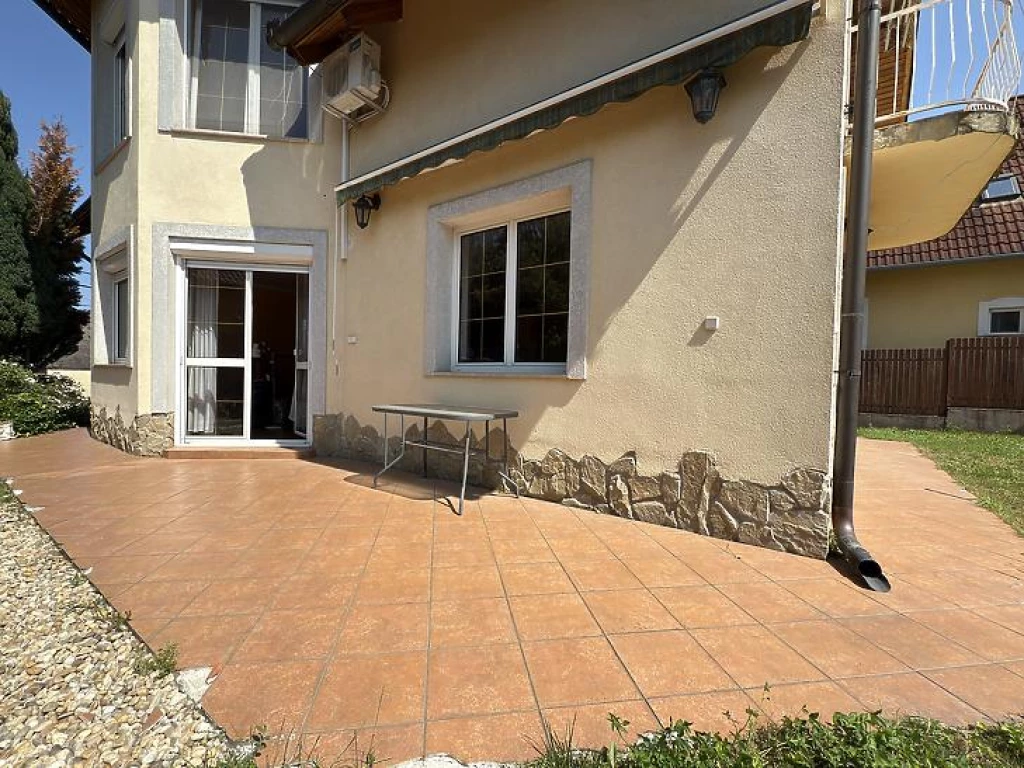 Eladó téglalakás, Szentendre
