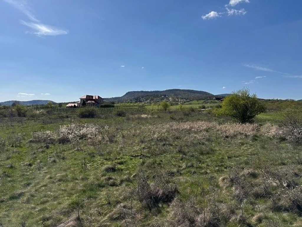 Eladó külterületi telek, Szentendre