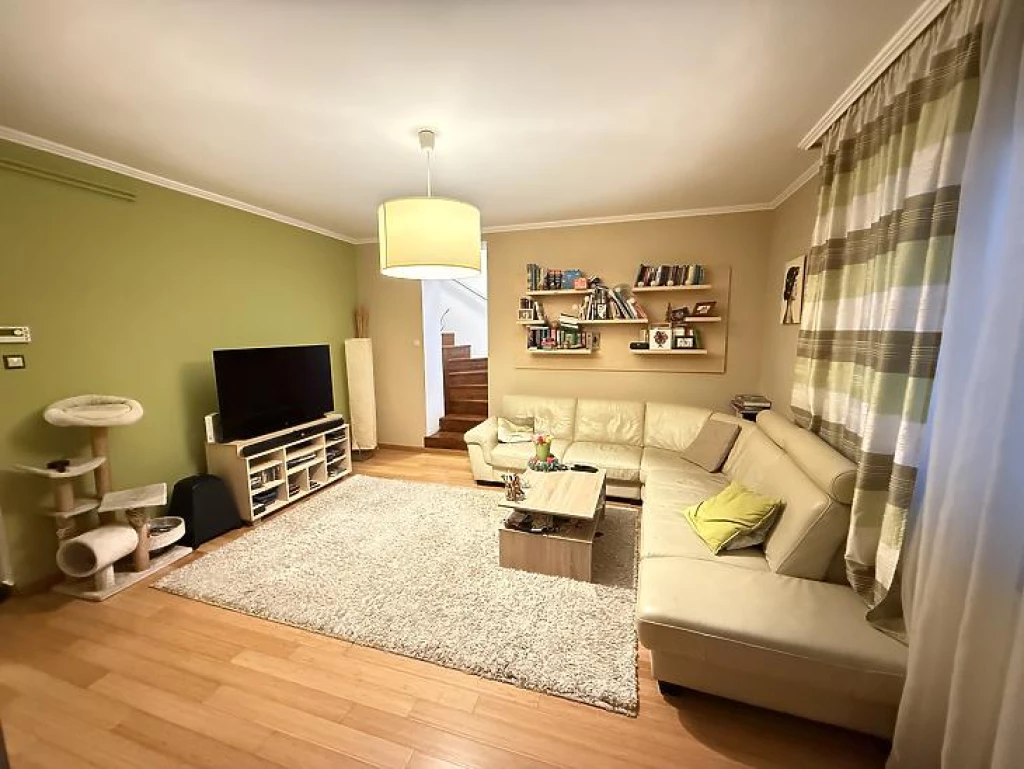 Eladó téglalakás, Szentendre