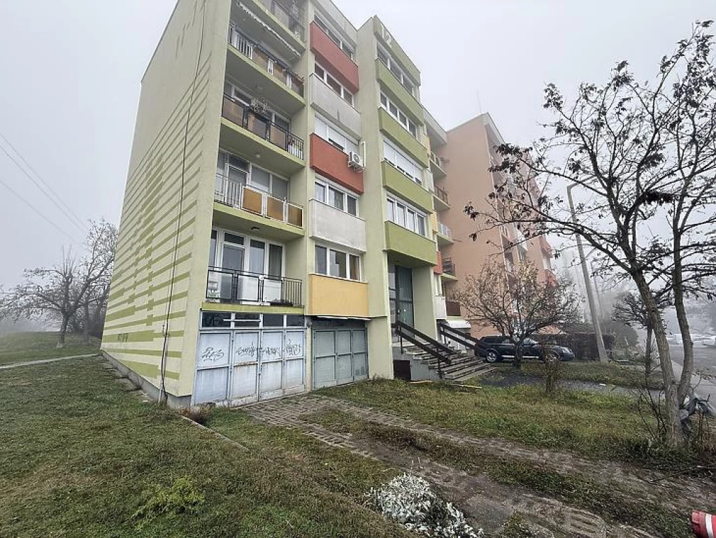 For sale store, Szentendre
