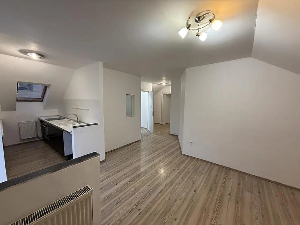 Eladó téglalakás, Szentendre