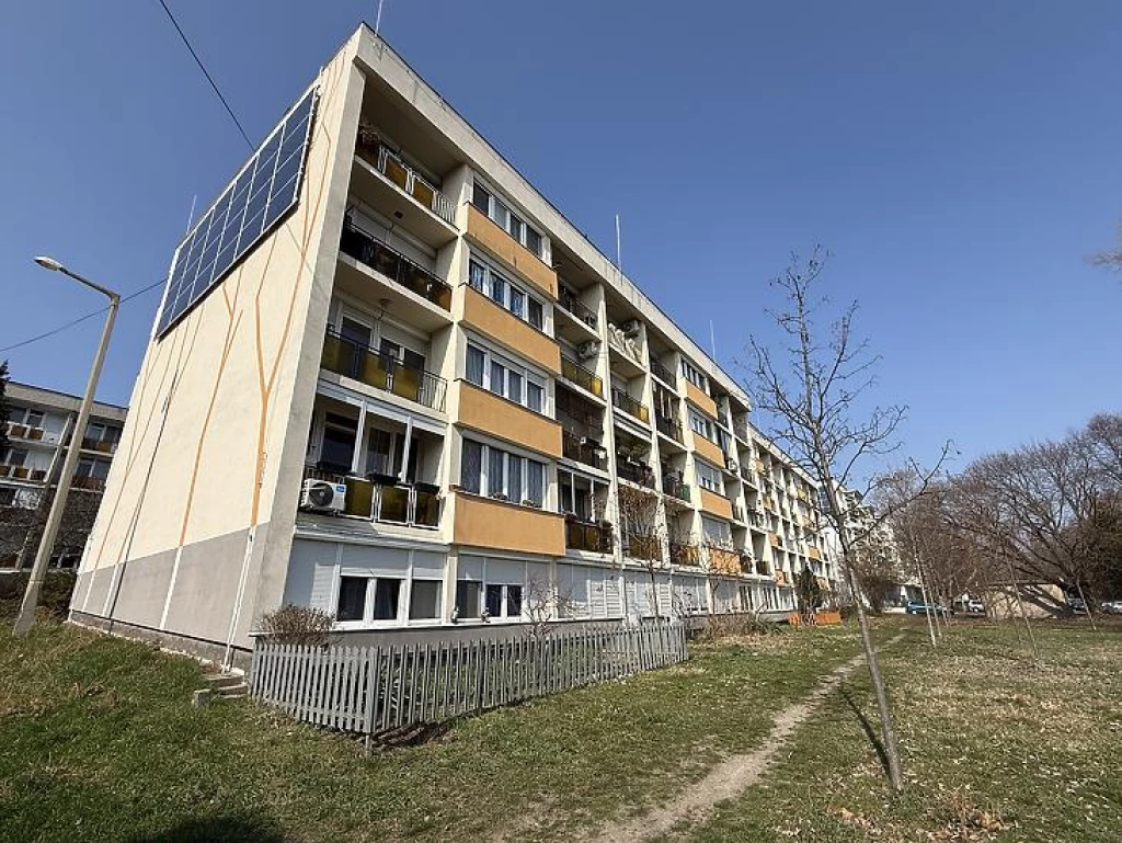 Eladó panellakás, Szentendre
