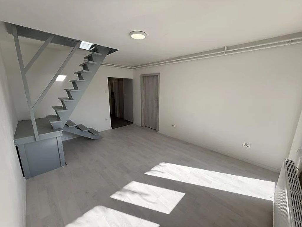 Eladó téglalakás, Szentendre