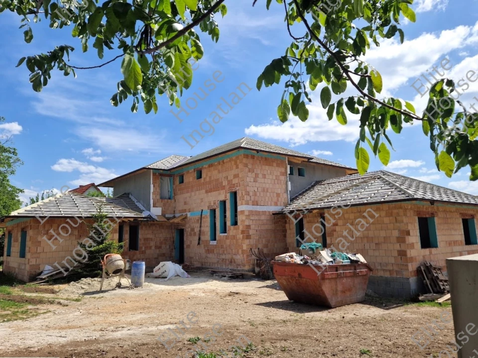 Eladó téglalakás, Százhalombatta