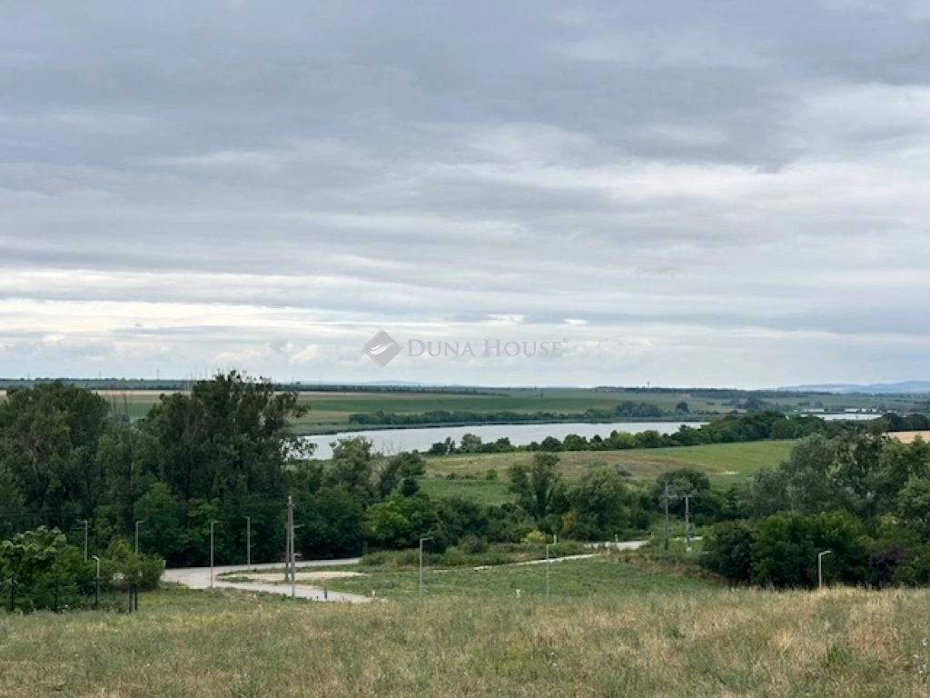 Eladó telek, Biatorbágy