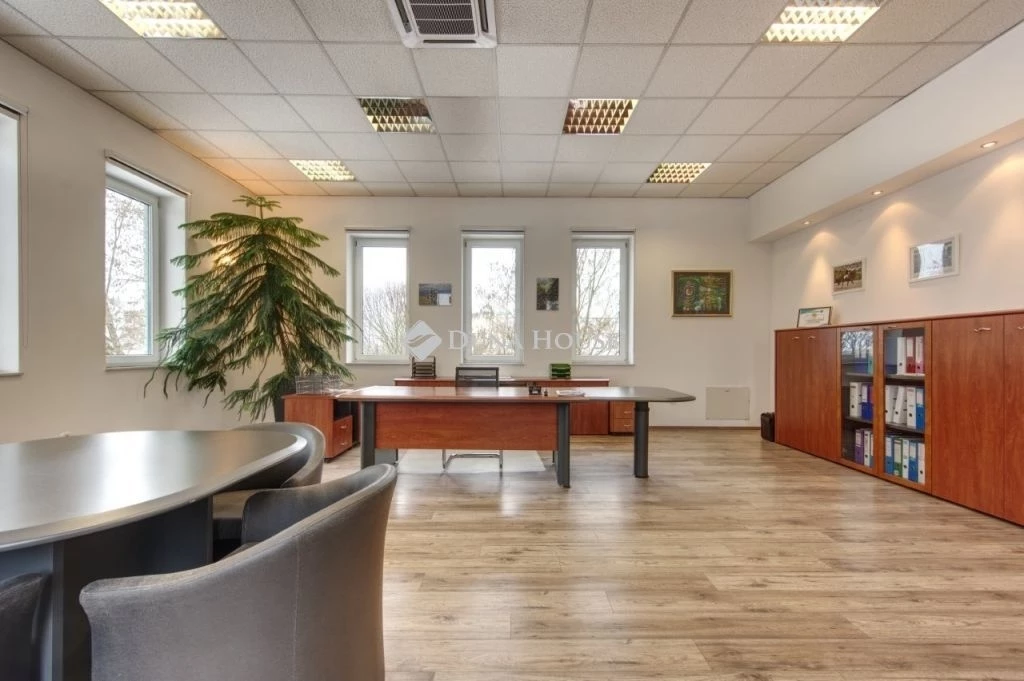 Kiadó iroda, Budakeszi