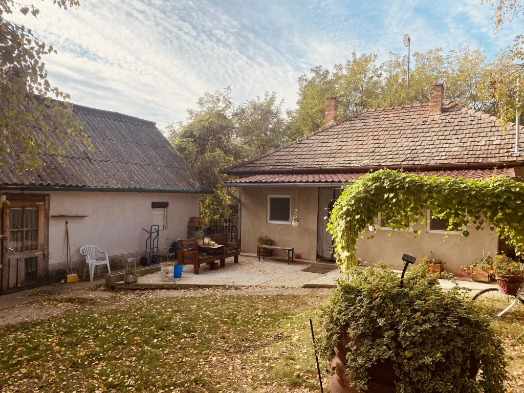 For sale grange, Ladánybene