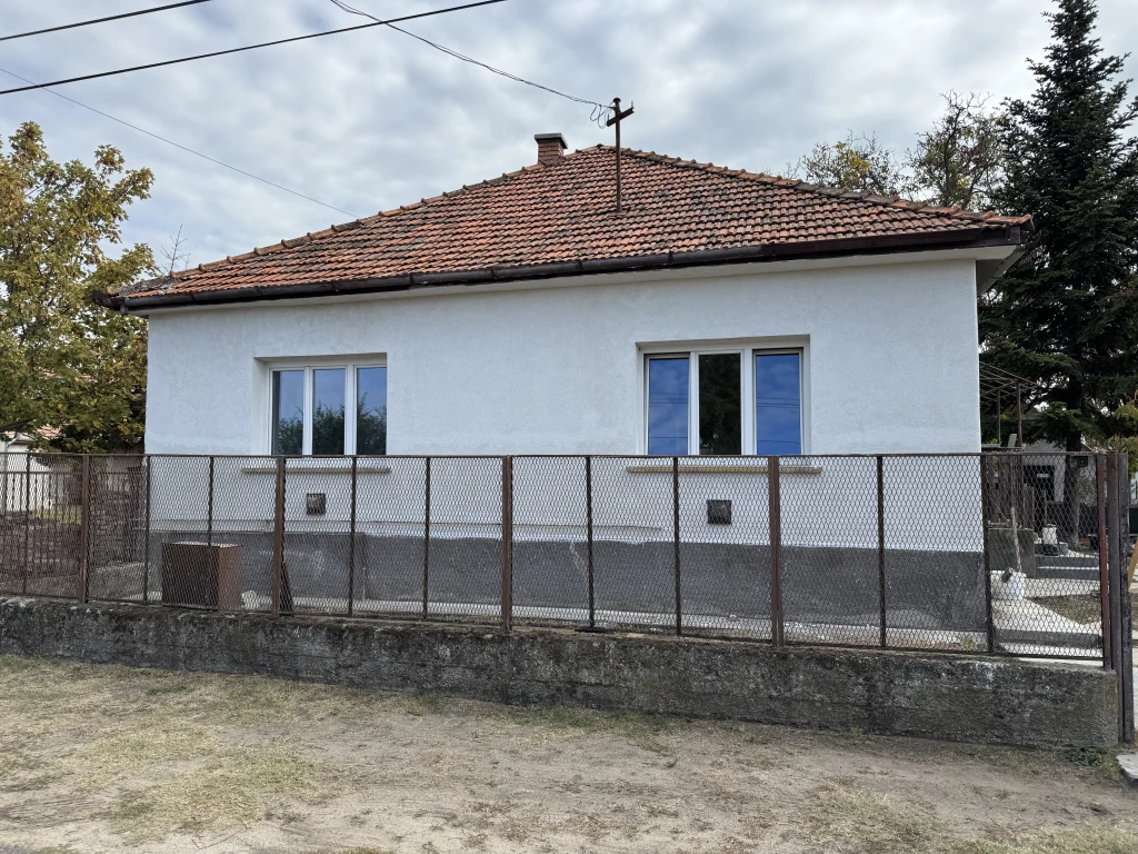 Eladó teljeskörűen felújított ház Táborfalva
