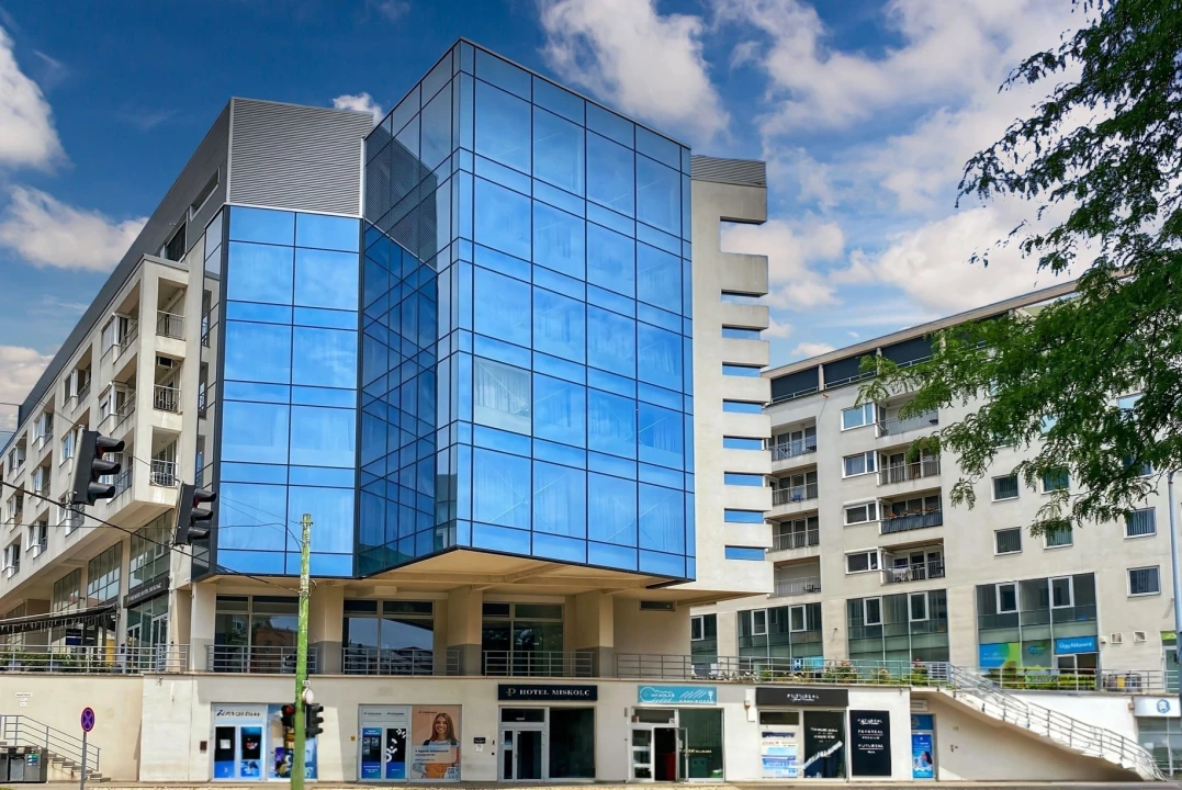 Kiadó szolgáltatott iroda, Miskolc, Arany János tér 1