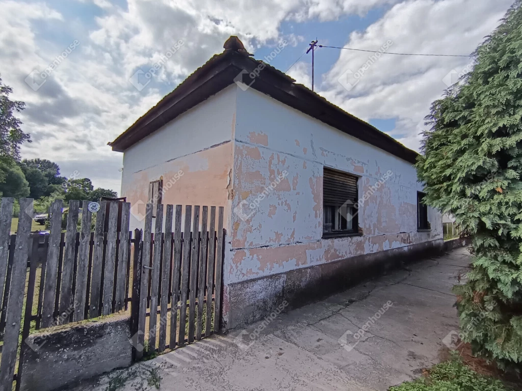 Felújításra váró családi ház Mikén