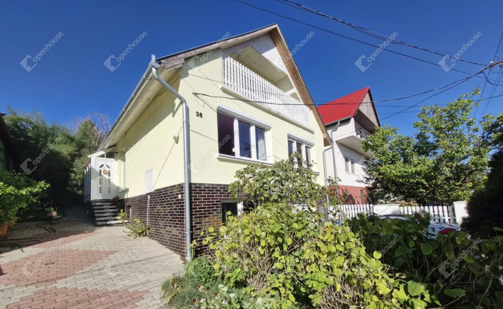 Exkluzív otthon Kaposvár egyik legszebb panorámájával.