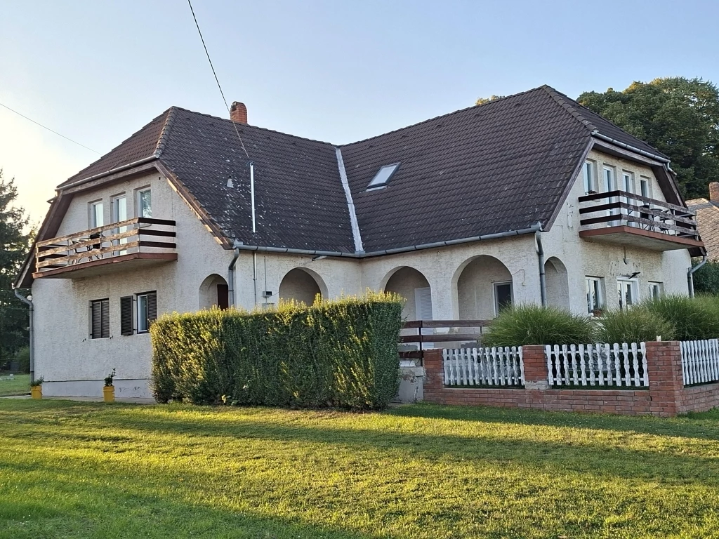 A ház, ahol együtt lehet a család – külön mégis közel.