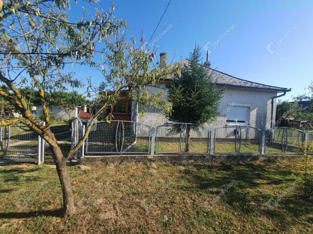 Babócsán eladó családi ház melléképületekkel, akár gazdálkodásra is