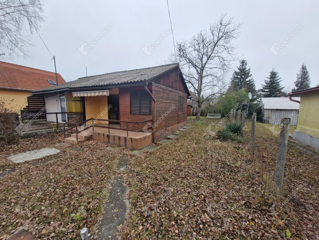 Kezdje a nyarat saját balatoni nyaralójában! – Csend, strand, szabadság.