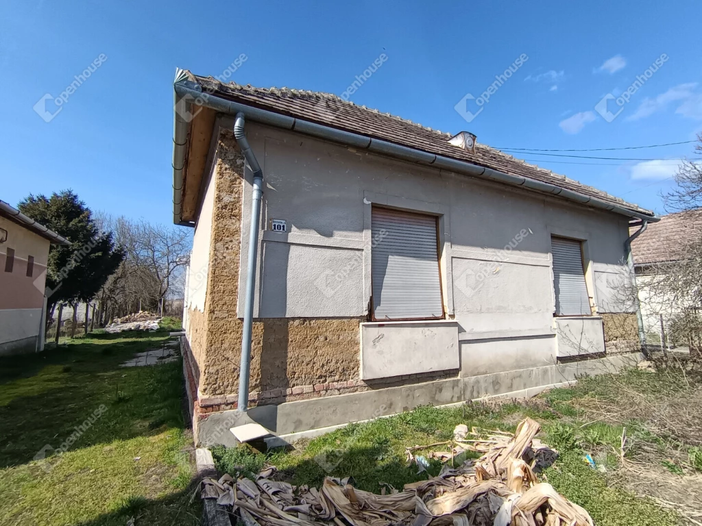 Felújításra váró családi ház Segesd központjában