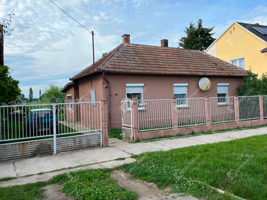 Éljen a Balaton és a város között – Megfizethető kényelem Böhönye központjában!