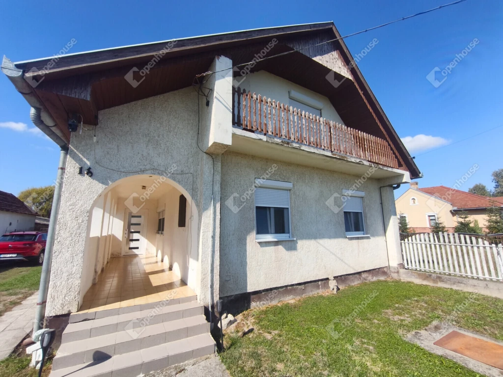 Sok lehetőséget rejtő családi ház Böhönyén – 1206 m²-es telekkel
