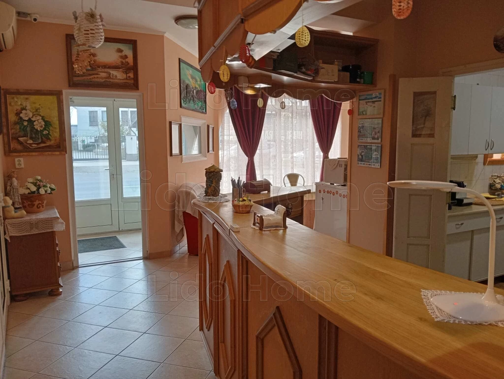 Eladó Nagykanizsai belvárosi lakóépület, gazdasági épület, udvar.