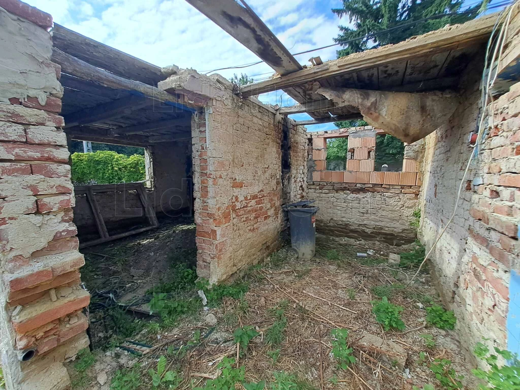 Eladó bontandó ingatlan Csurgón saroktelken!