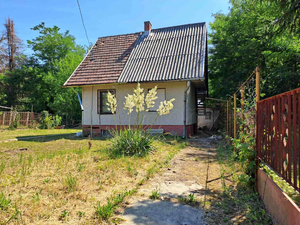 Eladó zártkerti ingatlan Zalakaroson!