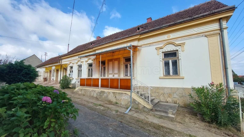 For sale house, Galambok