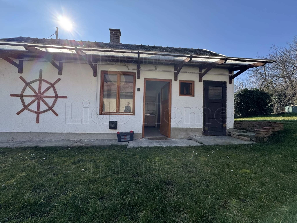 Kivételes lehetőség Fonyódon – két külön ház egy telken