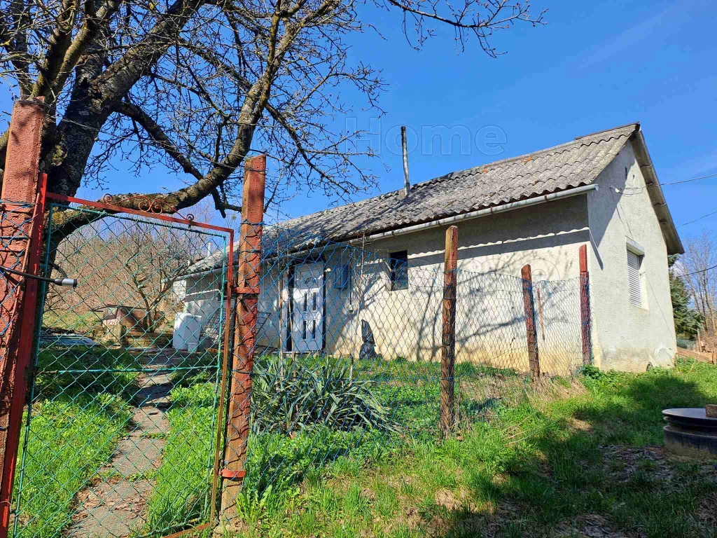 Felújítandó ház nagy telekkel eladó Homokkomárom csendes részén