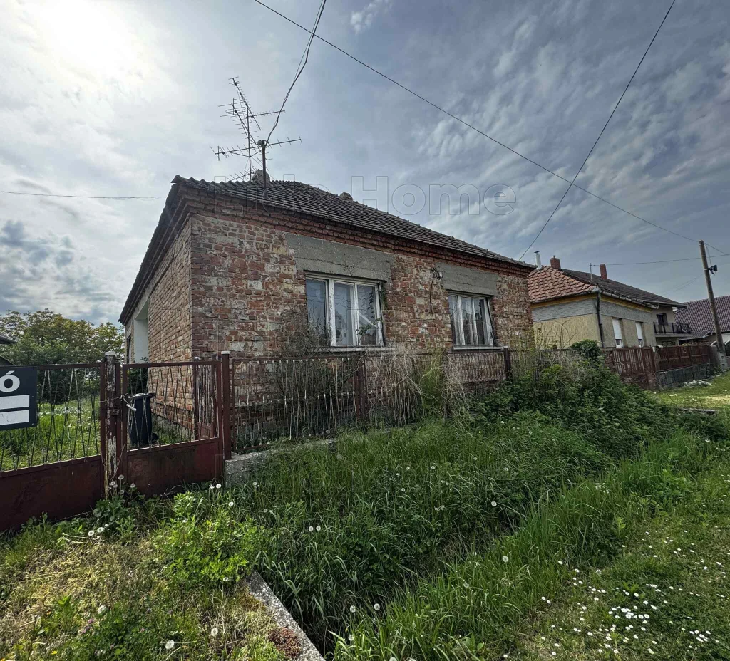 Eladó családi ház Petriventén - Vidéki nyugalom, határtalan lehetőségek - 1032 m2 telek