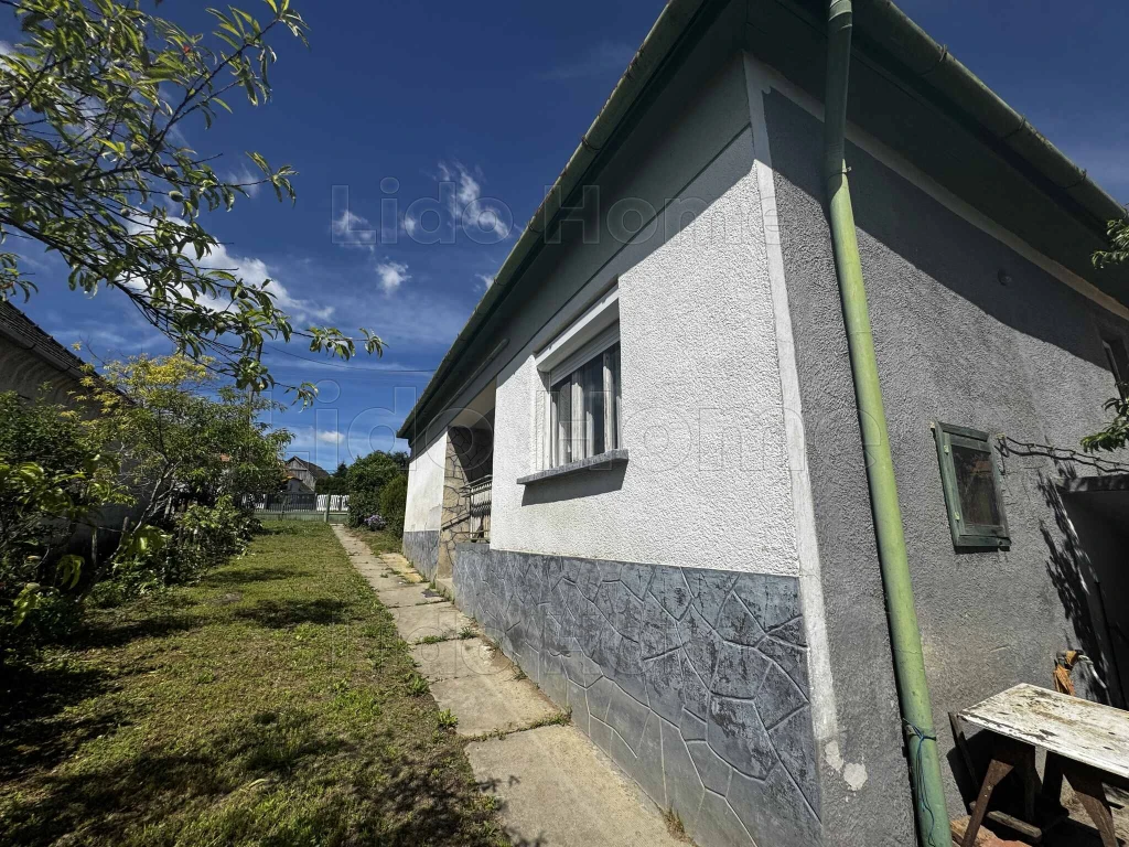 Esztergályhorvátiban eladó egy 70 m2-es felújítandó családi ház