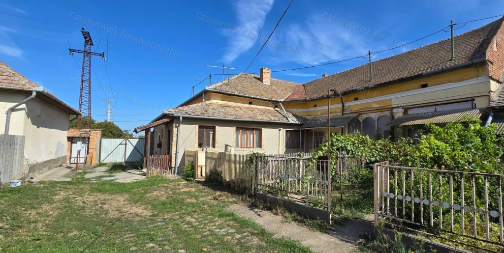 Kunszentmártonban eladó földszinti, felújítandó társasházi lakás